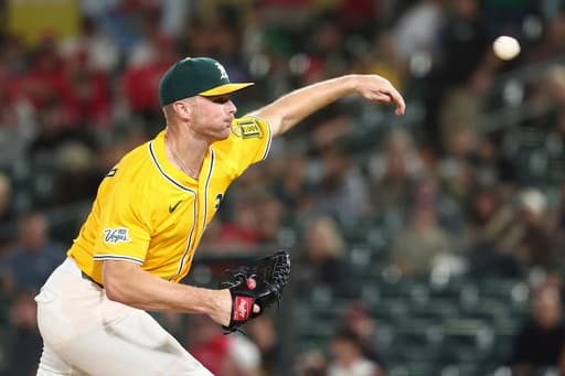 Left-hander Sean Newcomb and the Chicago White Sox agree to a $4.5 million, 1-year contract