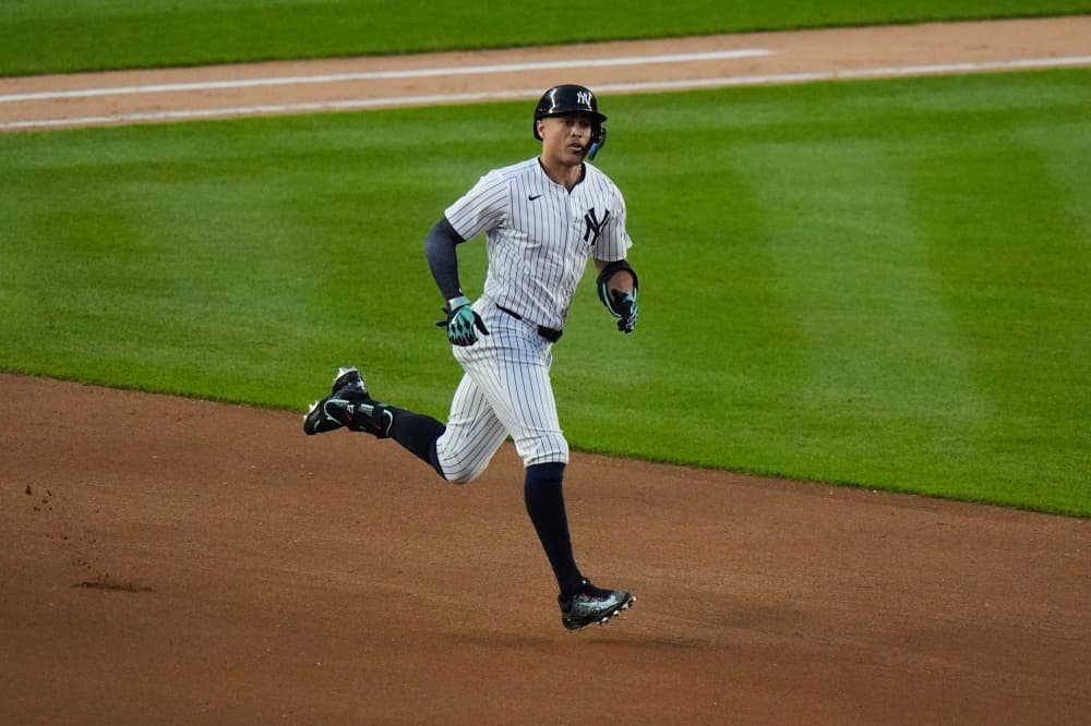 Yankees’ Giancarlo Stanton leave game with left hamstring tightness
