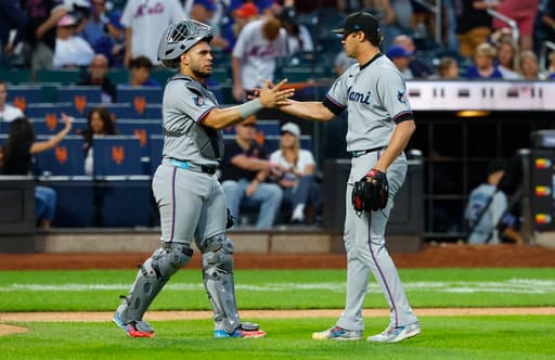 Norby helps Marlins avoid collapse in 11-8 win over Mets