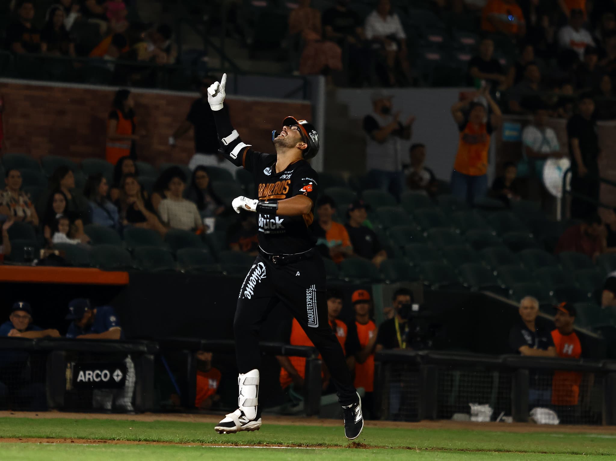LAMP: Naranjeros Roll Past Tucson to Improve to 4-1 Behind Hall’s Grand Slam; Caneros Win In 11