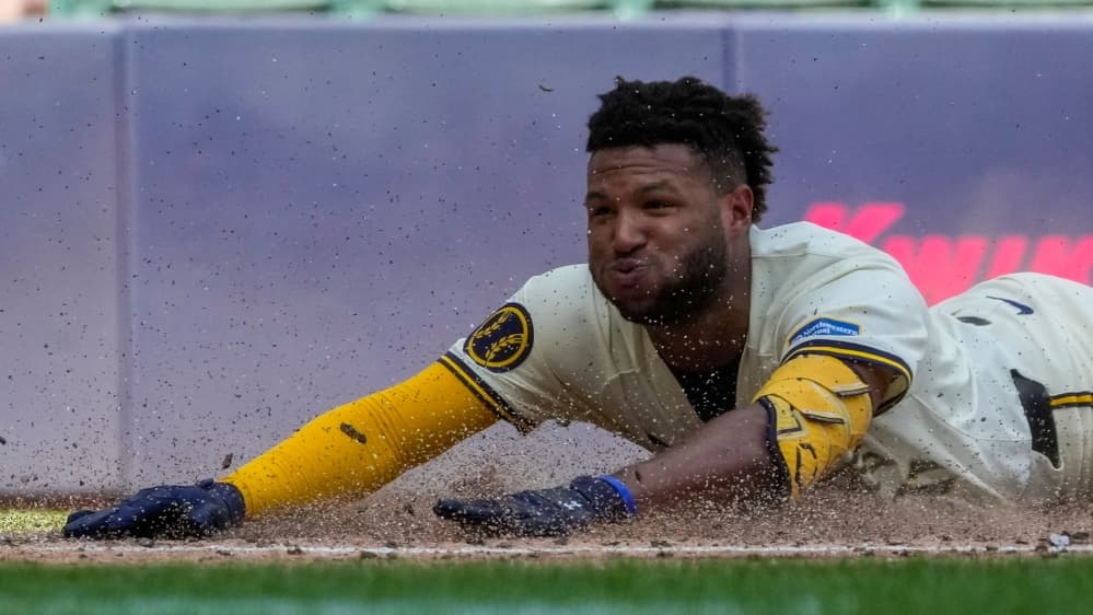 Brewers’ Chourio continues productive June by hitting inside-the-park HR and making a diving catch