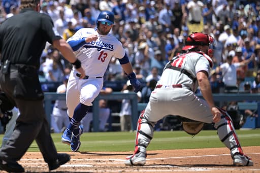Phillies C Realmuto exits loss vs. Dodgers with left wrist contusion after HBP, X-rays negative