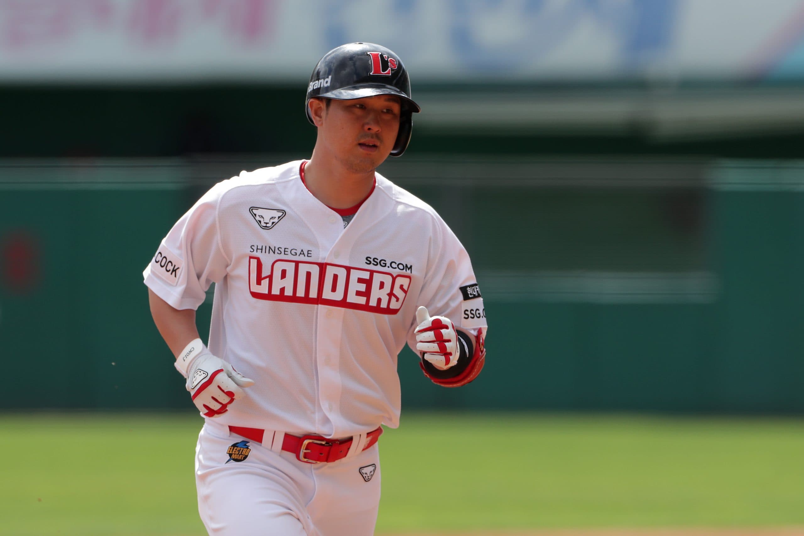 Choi Jeong Breaks KBO Home Run Record With 468