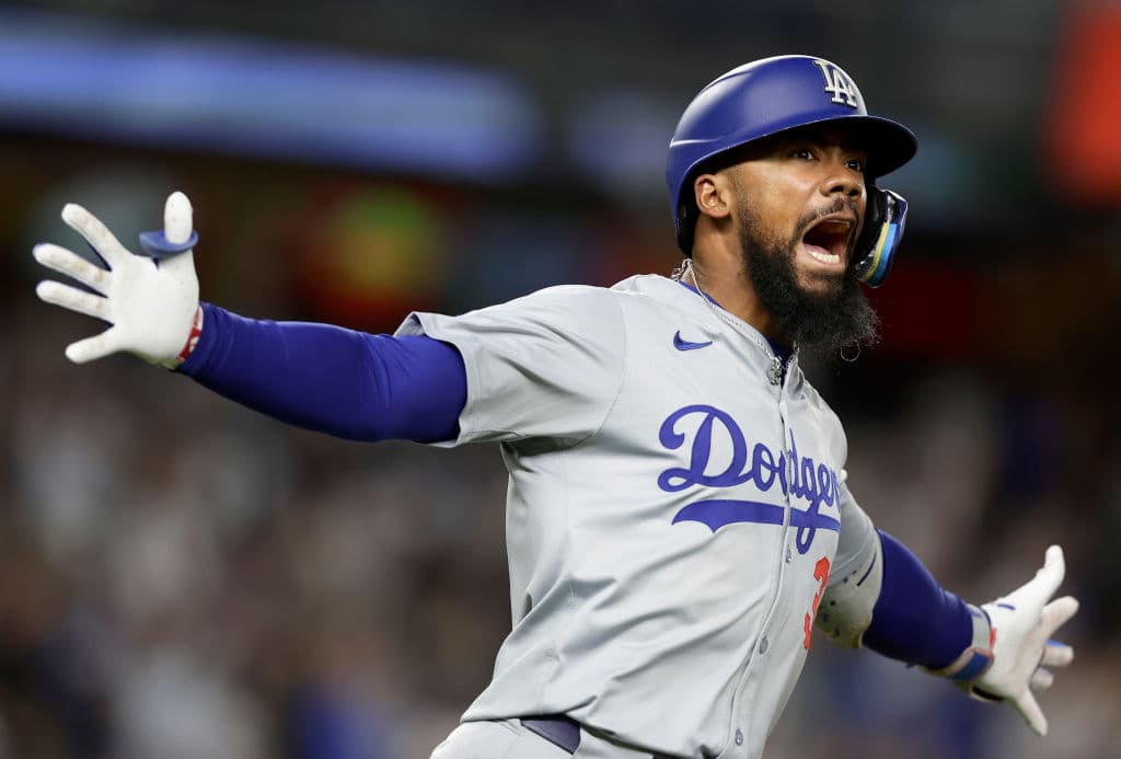 Hernández’s 4 hits helps Dodgers to 10-2 win, drops Giants 1 1/2 games back for last NL wild card