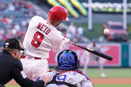 Zach Neto homers twice in the Angels’ 9-6 victory over the Rangers
