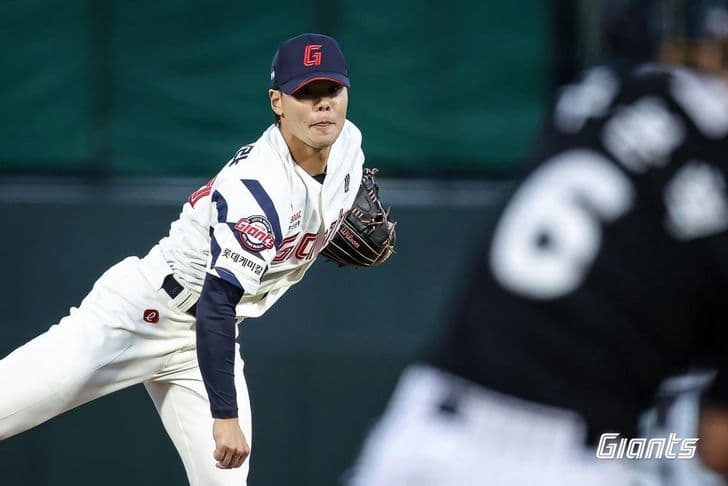 KBO’s Lotte Giants Sign Japanese Pitcher Shota Iimura as Their Asian Quota System Player