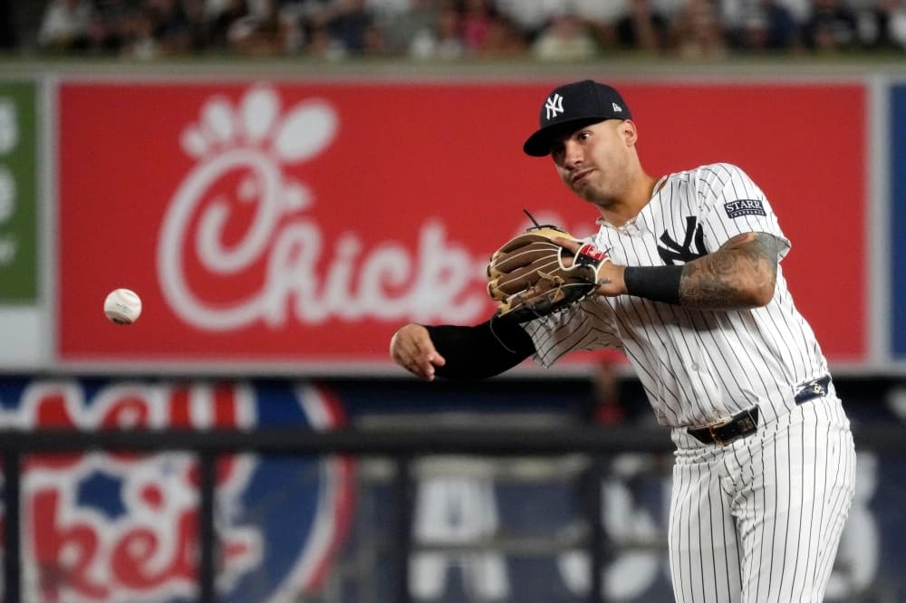 Slumping 2B Gleyber Torres benched by Yankees after awful game in Subway Series opener