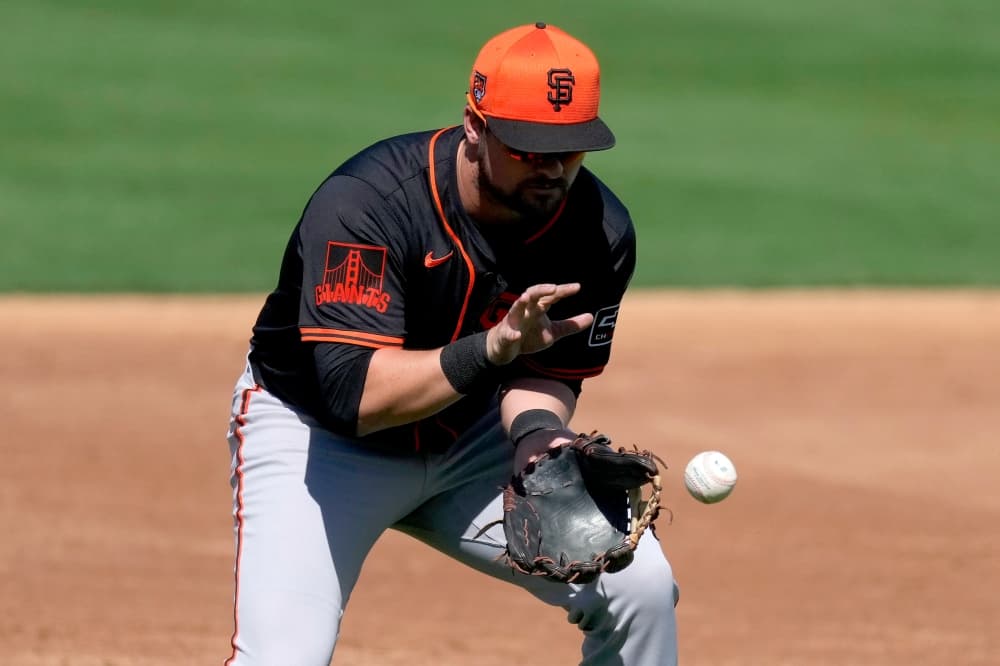 3B J.D. Davis agrees to $2.5 million, 1-year contract with the Oakland A’s, AP source says