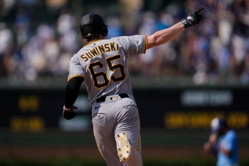 Jack Suwinski’s tiebreaking homer in the 9th lifts Pirates over struggling Cubs 3-2