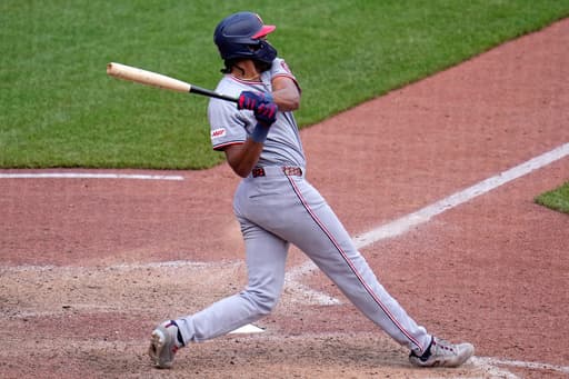 James Wood singles to score automatic runner in the 10th, Nationals beat Pirates 8-7