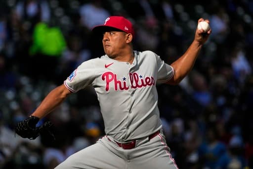 Suárez shines as Phillies beat Brewers 2-0 to win series between NL division leaders