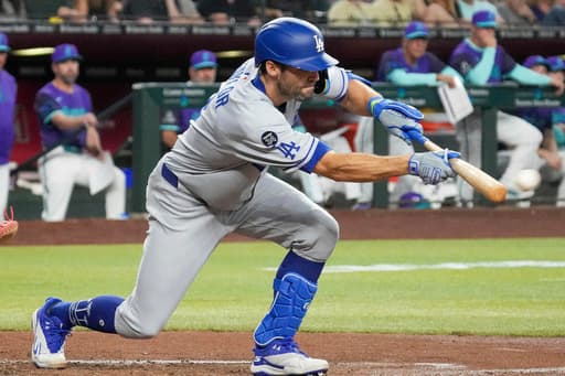 Angels sign Chris Taylor to a 1-year contract, keeping the utilityman in Southern California
