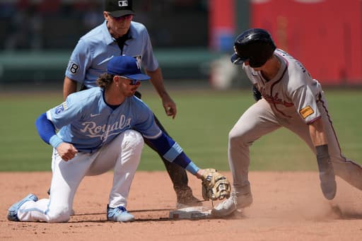 Mike Yastrzemski homers in his 1st at-bat as a Royal in 9-3 victory over the Blue Jays