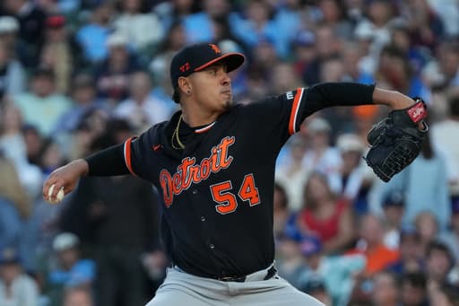 Montero and relievers combine on a 4-hitter, Lee hits a 3-run HR and the Tigers beat the Cubs 5-1