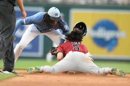 Adams throws out Thomas trying to steal for final out of Nationals’ 4-3 win over Diamondbacks