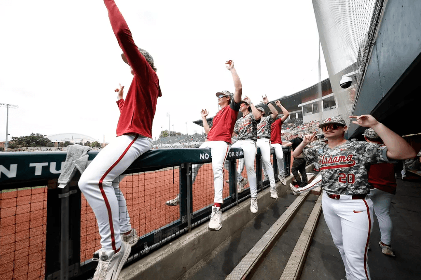 NCAA Super Regionals: Alabama, Oklahoma Each Win Suspended Games, Advance to College World Series