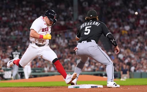 Durbin’s RBI single in the 13th inning caps Red Sox’s 12-11 win over the White Sox