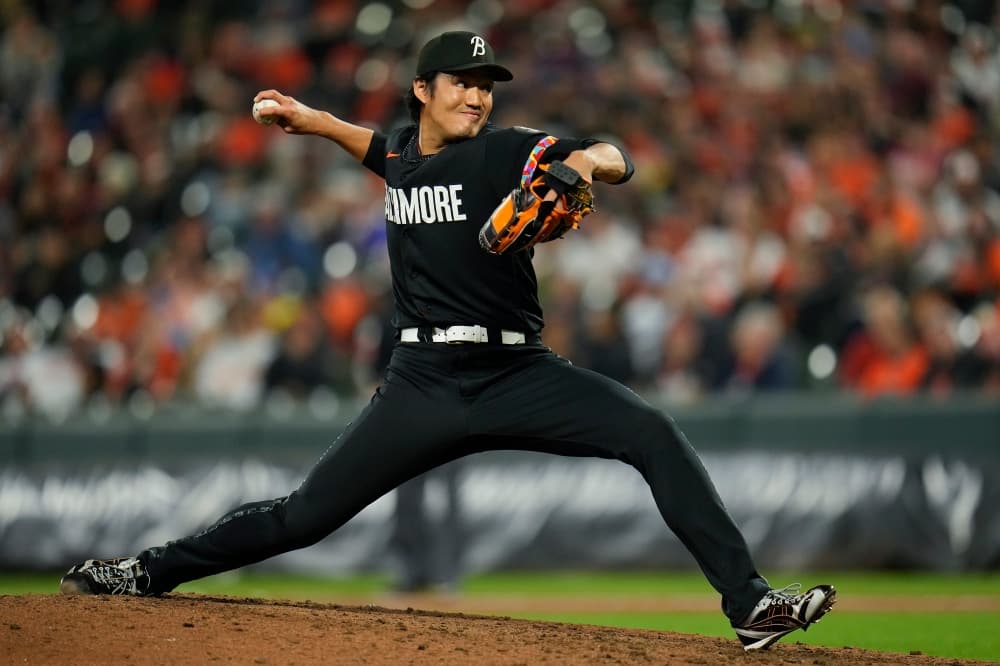 Pitcher Shintaro Fujinami and Mets agree to a $3.35 million, one-year contract, AP source says