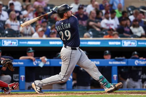 Cal Raleigh continues hot streak, hits 32nd homer of the season