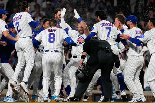Michael Conforto comes through in a pinch as streaking Cubs rally in 9th for 5-4 win over Reds