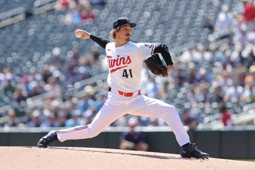 Twins hold on to beat Blue Jays 4-3 after Ryan leaves with elbow soreness