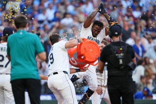 Seattle Mariners' Randy Arozarena celebrates with teammates as he crosses home plate after hitting a walk-off two-run home run during the ninth inning to win a baseball game against the Chicago Cubs, Saturday, Aug. 22, 2026, in Seattle. (AP Photo/Lindsey Wasson) (AP Photo/Lindsey Wasson)