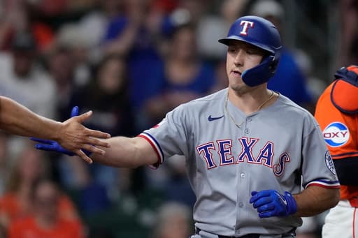 Wyatt Langford and Adolis García HRs help Rangers to a 7-3 victory over Astros
