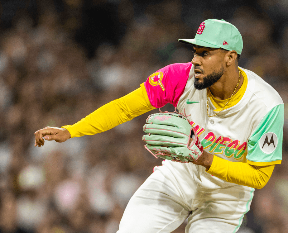 Suarez gets huge strikeout as the Padres beat the Pirates for the 10th straight time