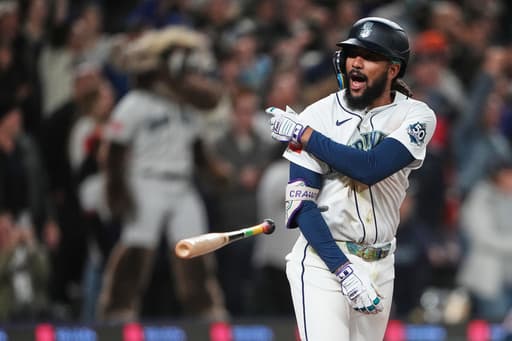 Crawford caps Mariners rally with RBI single in 9th to beat reeling Astros 8-7