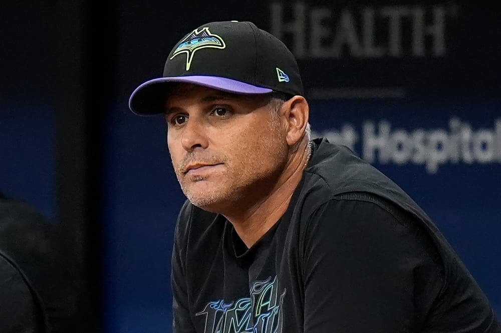 Cash takes blame after Rays lose track of mound visits and are forced to change pitchers in 9th