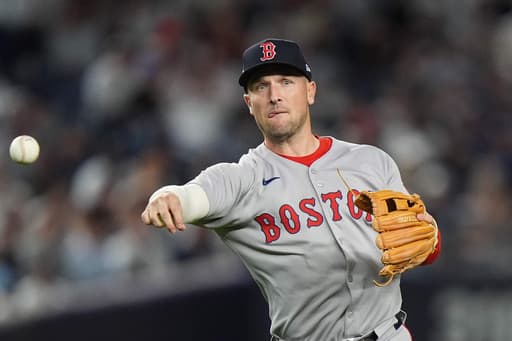 Trevor Story declines to opt out, keeps contract with the Red Sox