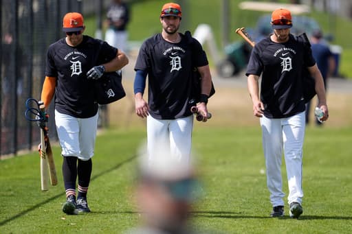 Outfielder Austin Slater exercises release clause in his contract with Tigers