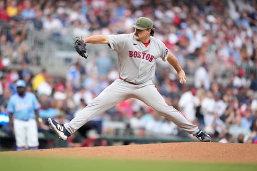 Willson Contreras hits a 2-run homer in the 8th to lift the Red Sox past the Braves, 3-2