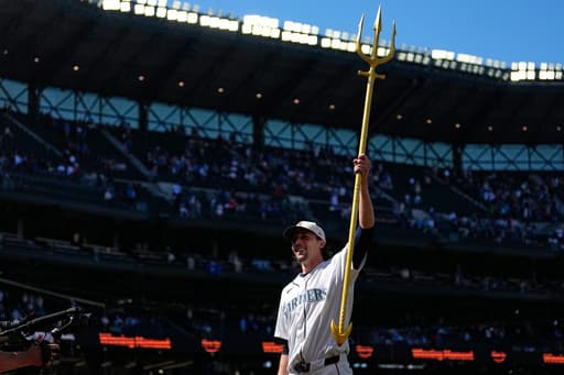 Mariners rout Blue Jays 11-0 as Logan Gilbert allows 1 hit over 7 1/3 innings