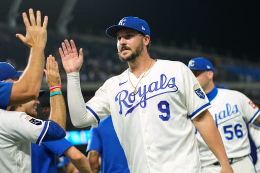 Royals put Vinnie Pasquantino on 10-day injured list with a sore right wrist