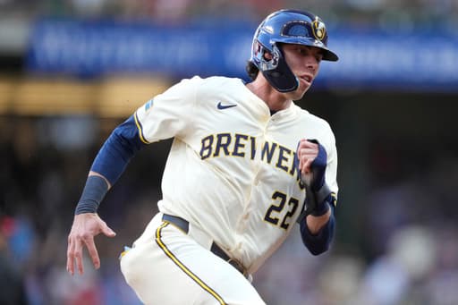 Brewers, Yelich scratched with back issue before Phillies game