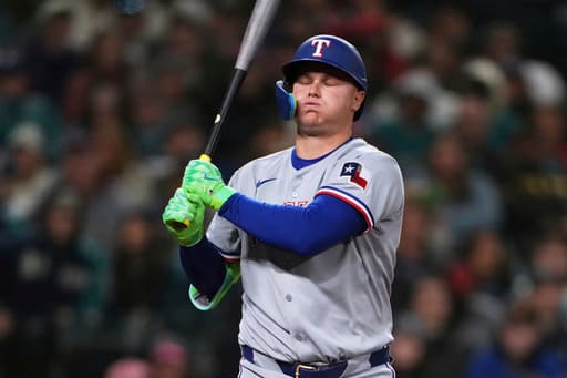 Rangers’ Joc Pederson ends an 0-for-41 slump with a pinch-hit double in a loss at the A’s