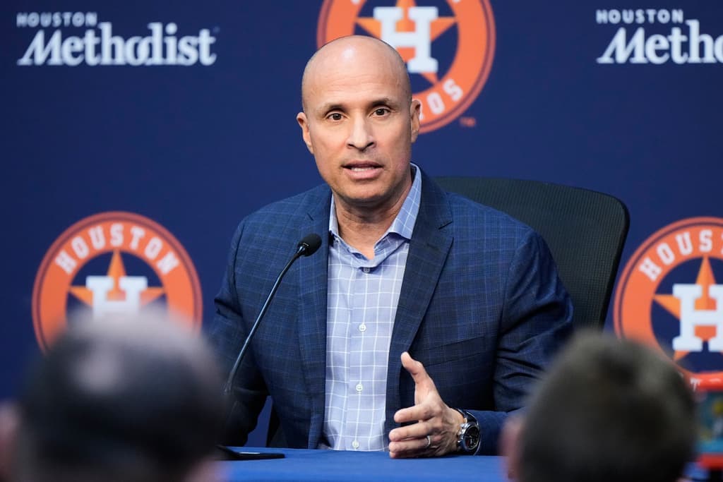 Astros finalize coaching staff with new pitching and catching hires