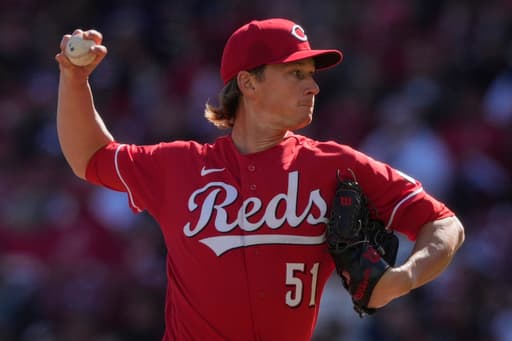 Dane Myers hits game-winning single in the 11th as the Reds beat the Red Sox 6-5