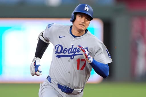 Ohtani hits 29th homer, adds RBI triple to lead Dodgers over Royals 5-4
