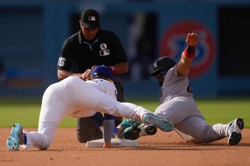 Yankees injuries: Domínguez jams thumb and Weaver tweaks hamstring
