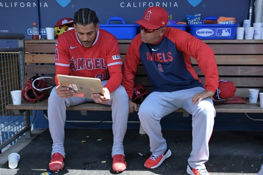 MLB restricts dugout iPad use to prevent AI help with strategy. Ottavino says Mets were involved