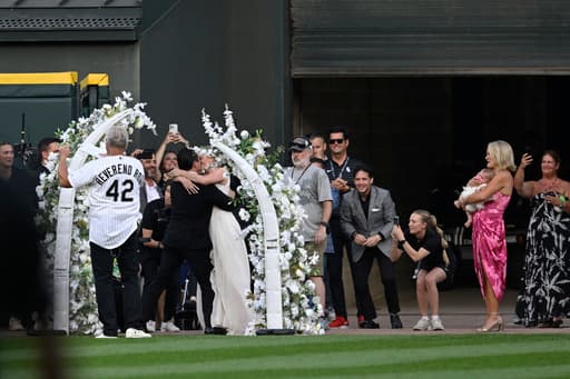 White Sox celebrate showman Bill Veeck with wedding, 50-foot hot dog, petting zoo at ballgame