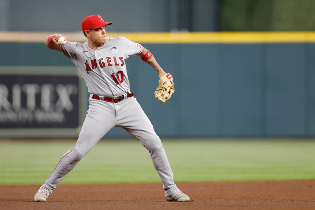 Athletics Sign Colombian 3B Gio Urshela For One-Year Deal