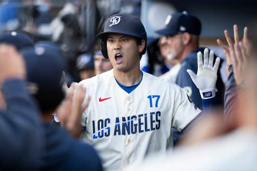 Shohei Ohtani’s leadoff homer, Teoscar’s 3-run shot propel streaking Dodgers to 6-3 win over Rangers