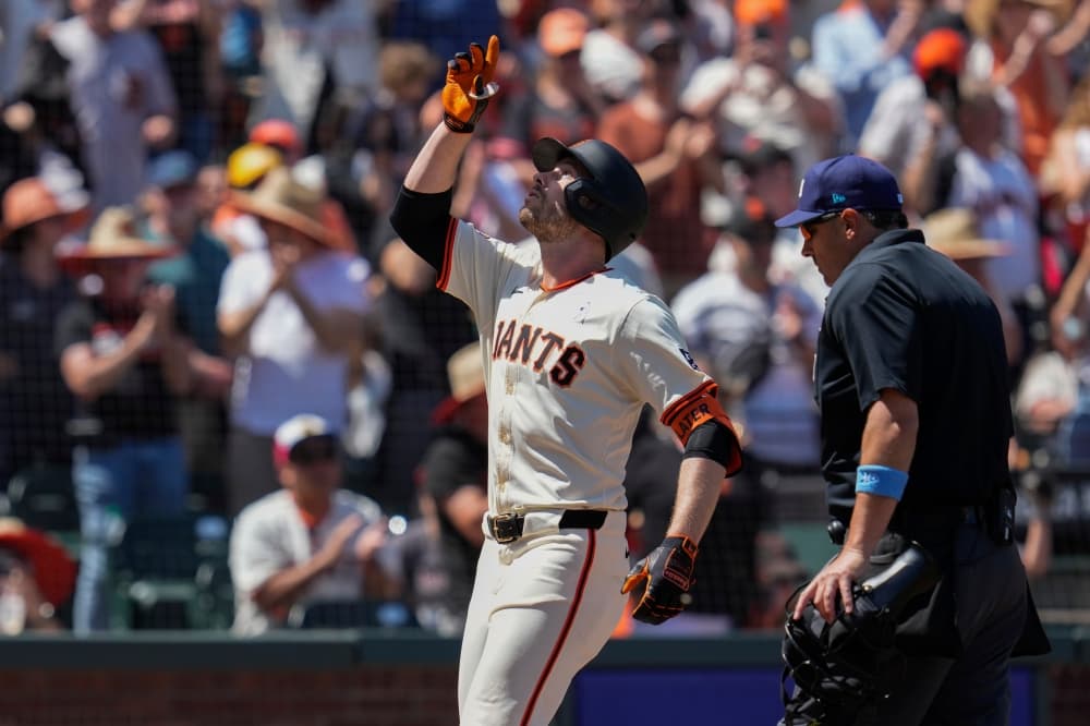 Reds acquire outfielder Austin Slater from Giants for left-handed reliever Alex Young