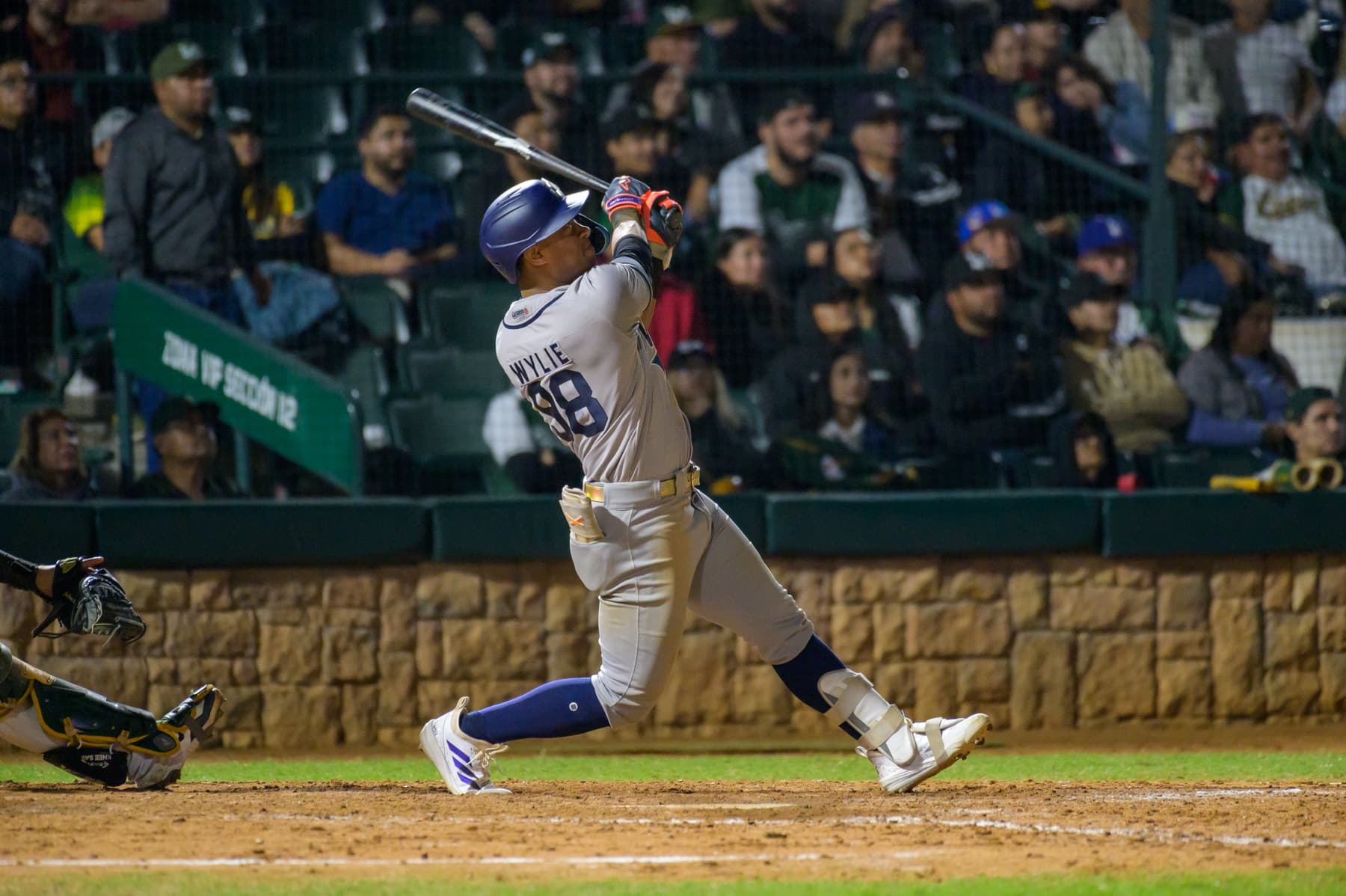 LAMP: Jaguares de Nayarit Take First Place Overall With Extra-Innings Win