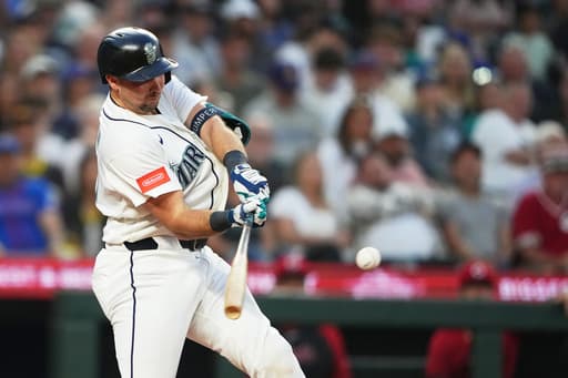 Reds intentionally load bases for slumping Mariners slugger Cal Raleigh, who makes Francona pay