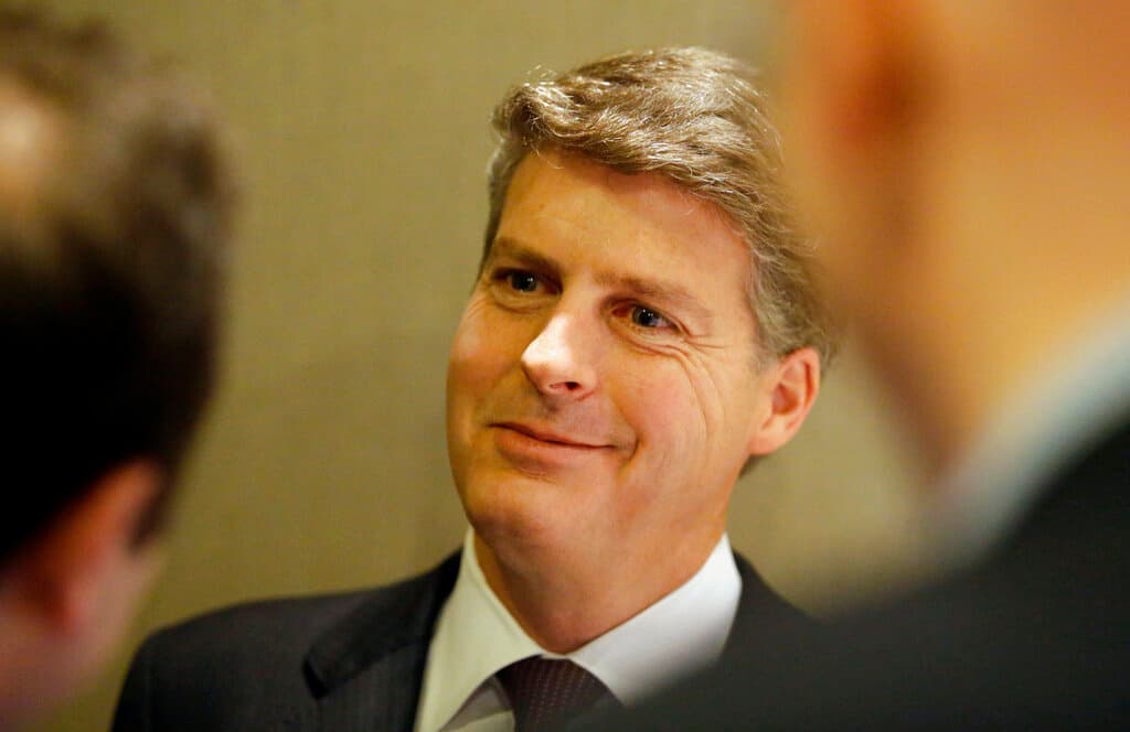 Yankees owner Hal Steinbrenner declines to say he supports salary cap but might support salary floor