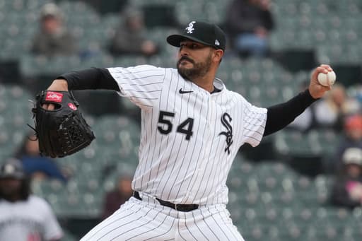 Pérez tosses 6 hitless innings in his Chicago debut as the White Sox pound the Twins 9-0